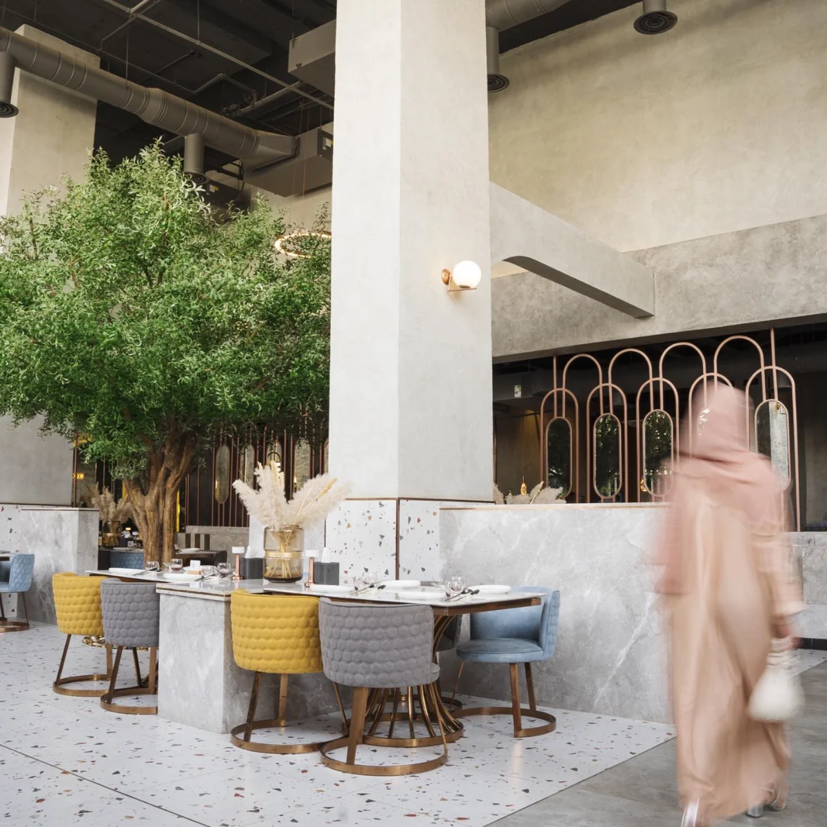 حكاية تعيشها